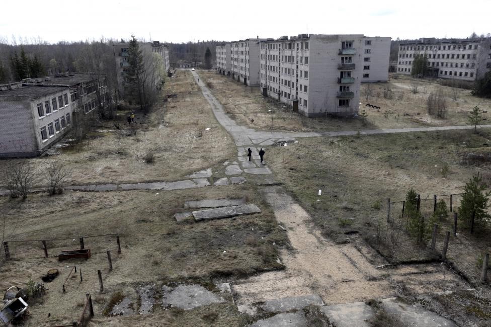 Một nhóm du khách đã tới thăm  thị trấn ma thời Liên Xô mang tên Skrunda ở Latvia. Đây là một trong những đơn vị được Liên Xô lập nên trong thời kì Chiến tranh Lạnh.